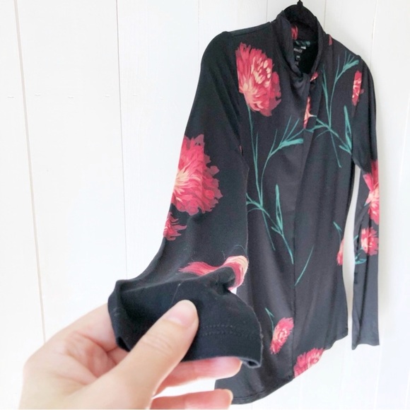 NWT RW&CO. Red Floral Black Twist Knot Neckline Long Sleeve Blouse Size … - Picture 2 of 7